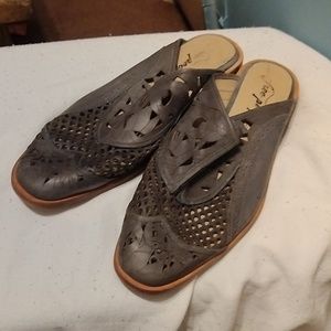 Free people Paramount gray leather mules. Sz 42